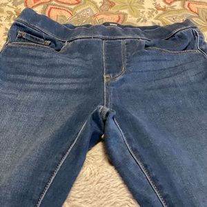 Women’s Levi’s legging’s. Dark wash. Size 28.